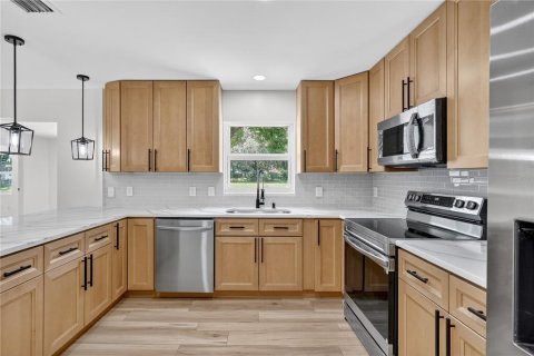 Casa en alquiler en Wesley Chapel, Florida, 4 dormitorios, 151.9 m2 № 1854418 - foto 10