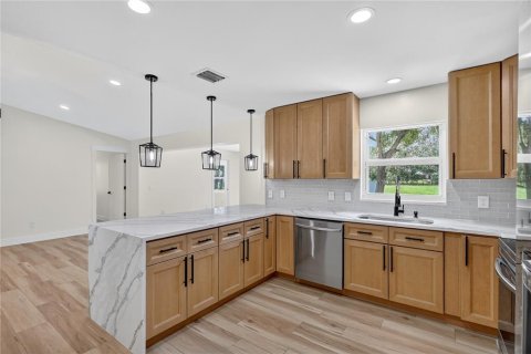 Casa en alquiler en Wesley Chapel, Florida, 4 dormitorios, 151.9 m2 № 1854418 - foto 11