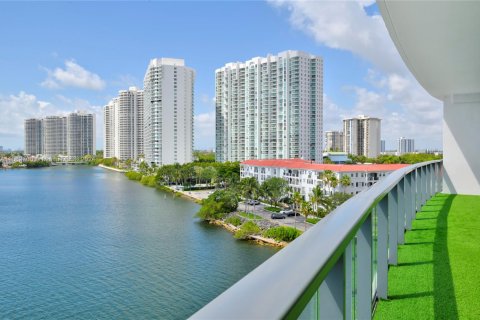 Condominio en venta en Aventura, Florida, 3 dormitorios, 275.18 m2 № 1981789 - foto 15