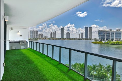 Condominio en venta en Aventura, Florida, 3 dormitorios, 275.18 m2 № 1981789 - foto 1