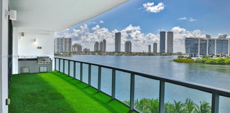 Condominio en Aventura, Florida, 3 dormitorios  № 1981789