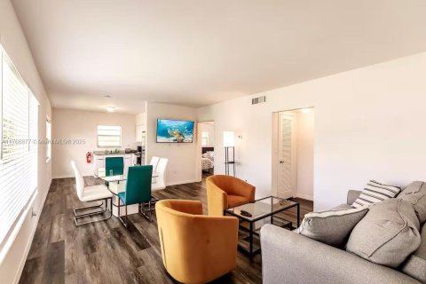Immobilier commercial à vendre à Sunny Isles Beach, Floride: 185.62 m2 № 2078133 - photo 8