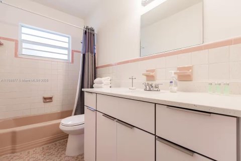Immobilier commercial à vendre à Sunny Isles Beach, Floride: 185.62 m2 № 2078133 - photo 13