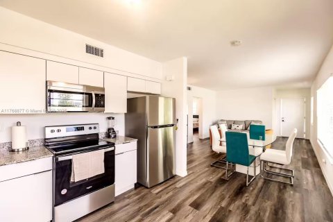 Immobilier commercial à vendre à Sunny Isles Beach, Floride: 185.62 m2 № 2078133 - photo 9
