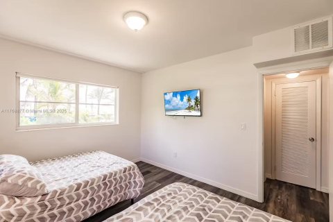 Immobilier commercial à vendre à Sunny Isles Beach, Floride: 185.62 m2 № 2078133 - photo 12