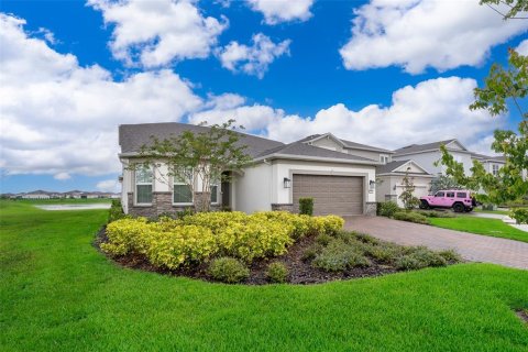 House in Orlando, Florida 4 bedrooms, 288.09 sq.m. № 1721843 - photo 1