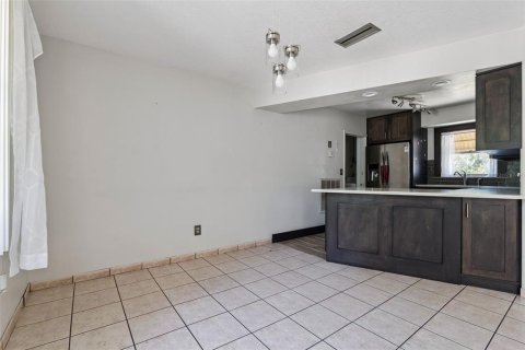 House in Deltona, Florida 2 bedrooms, 123.19 sq.m. № 2222820 - photo 9
