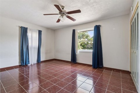 House in Deltona, Florida 2 bedrooms, 123.19 sq.m. № 2222820 - photo 18