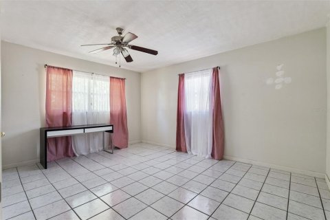 House in Deltona, Florida 2 bedrooms, 123.19 sq.m. № 2222820 - photo 15
