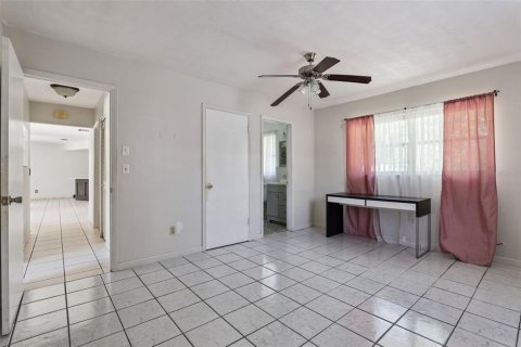 House in Deltona, Florida 2 bedrooms, 123.19 sq.m. № 2222820 - photo 14