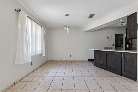 House in Deltona, Florida 2 bedrooms, 123.19 sq.m. № 2222820 - photo 8