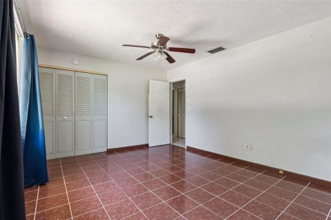 House in Deltona, Florida 2 bedrooms, 123.19 sq.m. № 2222820 - photo 17