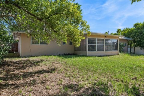 House in Deltona, Florida 2 bedrooms, 123.19 sq.m. № 2222820 - photo 24
