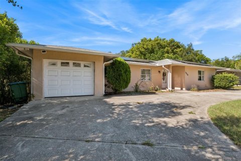 House in Deltona, Florida 2 bedrooms, 123.19 sq.m. № 2222820 - photo 2