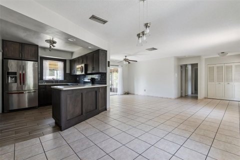 House in Deltona, Florida 2 bedrooms, 123.19 sq.m. № 2222820 - photo 7