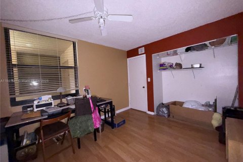 Condo in Plantation, Florida, 2 bedrooms  № 1842634 - photo 10