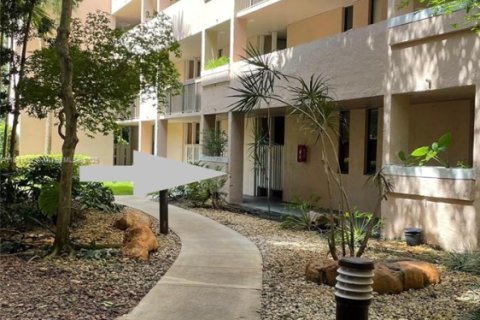 Condo in Plantation, Florida, 2 bedrooms  № 1842634 - photo 1