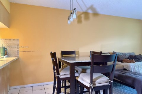 Condo in Plantation, Florida, 2 bedrooms  № 1842634 - photo 4