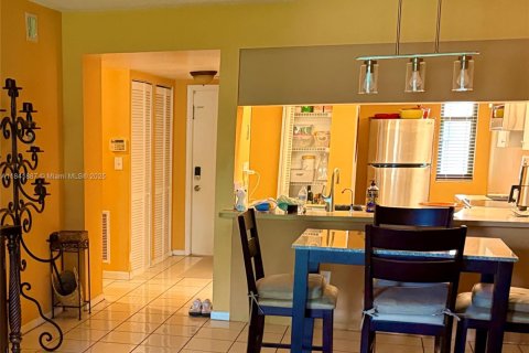 Condo in Plantation, Florida, 2 bedrooms  № 1842634 - photo 3