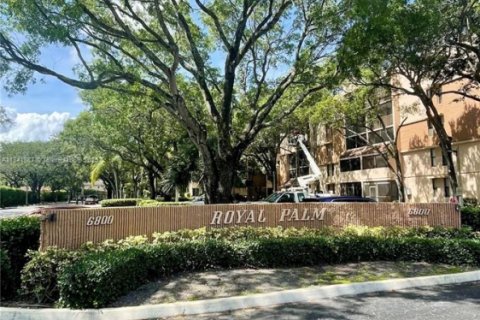Condo in Plantation, Florida, 2 bedrooms  № 1842634 - photo 18