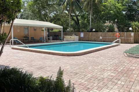 Condo in Plantation, Florida, 2 bedrooms  № 1842634 - photo 16