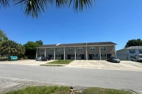 Immobilier commercial à Deltona, Floride 28 chambres, 1185.62 m2 № 2097430