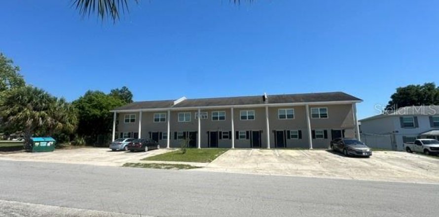Immobilier commercial à Deltona, Floride 28 chambres, 1185.62 m2 № 2097430