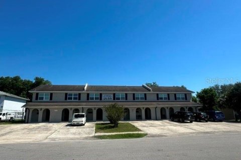 Immobilier commercial à vendre à Deltona, Floride: 28 chambres, 1185.62 m2 № 2097430 - photo 2