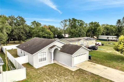 House in Orlando, Florida 3 bedrooms, 135.36 sq.m. № 1761484 - photo 2