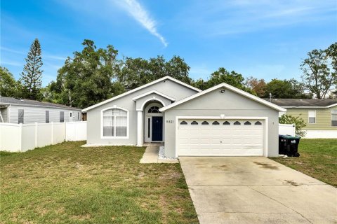 House in Orlando, Florida 3 bedrooms, 135.36 sq.m. № 1761484 - photo 1