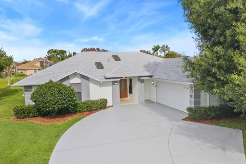 Casa en Port St. Lucie, Florida 3 dormitorios, 177.26 m2 № 2293651