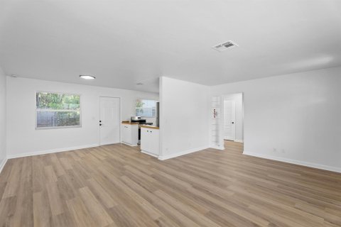 House in West Palm Beach, Florida 3 bedrooms, 130.06 sq.m. № 2177602 - photo 9