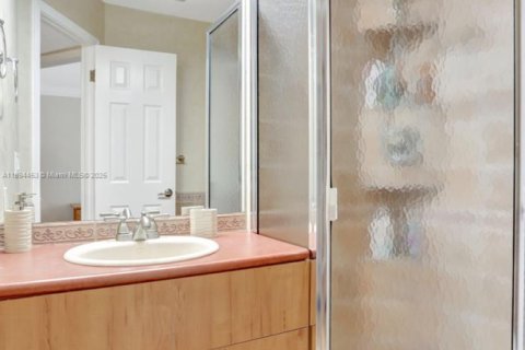 Condo in Lauderhill, Florida, 2 bedrooms  № 1946970 - photo 25