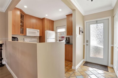 Condo in Lauderhill, Florida, 2 bedrooms  № 1946970 - photo 3