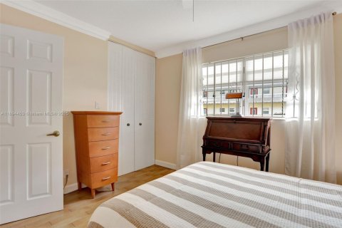 Condo in Lauderhill, Florida, 2 bedrooms  № 1946970 - photo 19