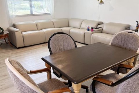 Condo in Sun City Center, Florida, 1 bedroom  № 1849608 - photo 10
