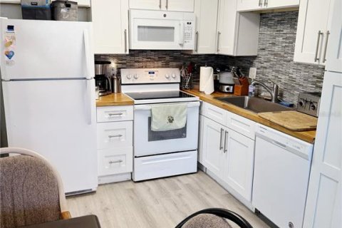 Condo in Sun City Center, Florida, 1 bedroom  № 1849608 - photo 13