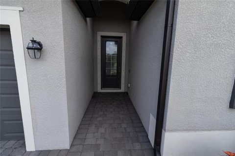 House in Port Charlotte, Florida 4 bedrooms, 188.78 sq.m. № 1622779 - photo 4