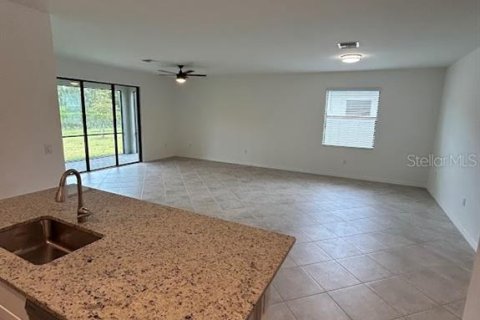 House in Port Charlotte, Florida 4 bedrooms, 188.78 sq.m. № 1622779 - photo 9