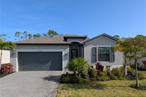 House in Port Charlotte, Florida 4 bedrooms, 188.78 sq.m. № 1622779 - photo 1