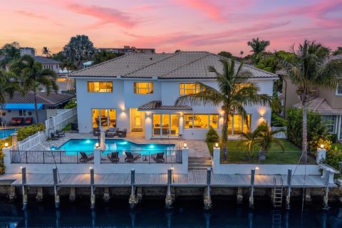 House in Lighthouse Point, Florida 6 bedrooms, 421.4 sq.m. № 2301170