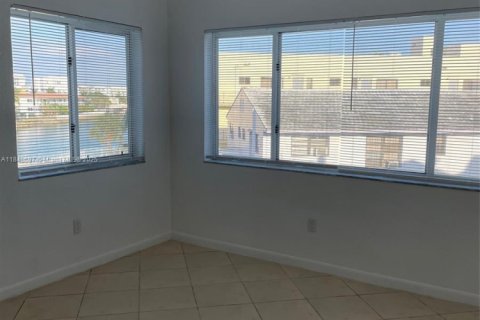 Condominio en venta en Miami Beach, Florida, 1 dormitorio, 61.5 m2 № 1850429 - foto 5