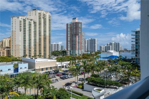 Condo in Aventura, Florida, 3 bedrooms  № 1863578 - photo 28