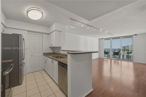 Condo in Miami, Florida, 1 bedroom  № 2007132 - photo 27