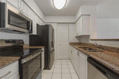 Снять в аренду кондоминиум в Майами, Флорида 1 спальня, 69.68м2, № 2007132 - фото 23