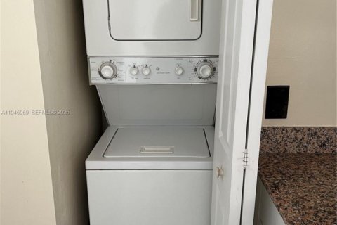 Снять в аренду кондоминиум в Майами, Флорида 1 спальня, 69.68м2, № 2007132 - фото 16