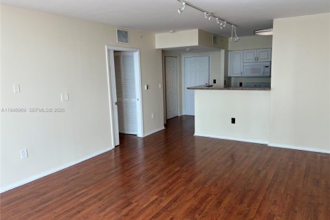 Снять в аренду кондоминиум в Майами, Флорида 1 спальня, 69.68м2, № 2007132 - фото 4