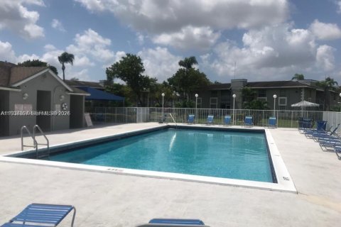 Condo in Miami, Florida, 2 bedrooms  № 1995445 - photo 4