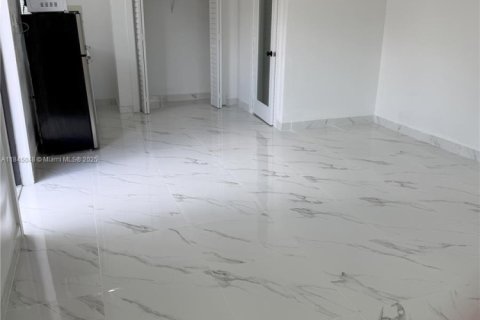 Appartement à louer à Miami, Floride: 37.16 m2 № 1840773 - photo 2