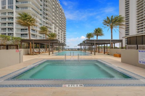 Condominio en venta en Riviera Beach, Florida, 3 dormitorios, 194.91 m2 № 2158182 - foto 2